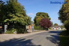 Luxurious House Sleeps 8 - Free Parking & Garden - Image 1