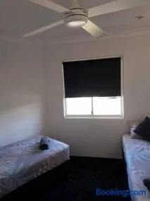 Sea View Villa. 2 bedroom. Sleeps 4. Free WIFI - Image 2