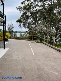 SilverWaters Waterfront Accommodation Lake Macquarie - Image 4