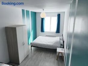 Grand appartement de ville avec 2 places de parking privées intérieur - Image 4