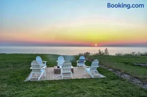 Sunset Haven with Hot Tub Lake Michigan Views Family Friendly - Image 4
