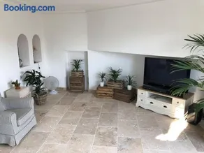 Cosy apartment close to beach, great views & pool - Image 2