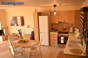 Alia Beachfront Penthouse with Sea View - Image 2