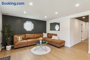 Charming 3-Bedroom - Hot Tub & Game Room - Image 4