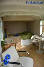 Bed & Bloemen - Image 1