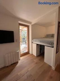 Studio indépendant au calme avec terrasse - Image 3