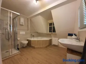 Gemütliche Dachwohnung mit oder ohne Dampfsauna mit Dachterrasse nebeneinander - Image 5