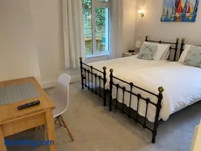 Linton Luxury Holiday Home - Image 5