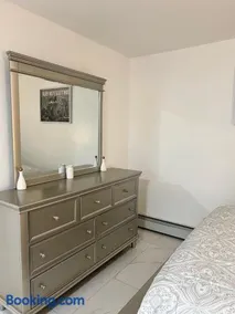 Luxury Guest Home - 10 Min to JFK - Image 5