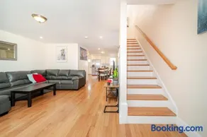 Bright 3BR Quincy Townhouse w Laundry, Bathtub & Near Red Line 41 - Image 2