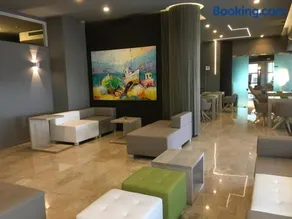 International Beach Hotel - Image 3
