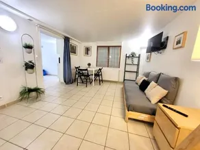 J1 St-Quentin-en -Yvelines Studio en Rez de jardin avec parking - Image 2
