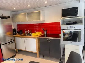 Cozy Guesthouse with Terrace, BBQ & Lake Access - Image 3