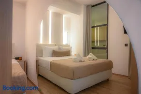 White Luxury Suite - Image 2