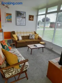 'Retro Retreat' Holiday chalet in the Norfolk Broads - Image 3