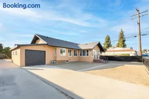 Stylish LA Retreat Near Disney Knotts SoFi - Image 2