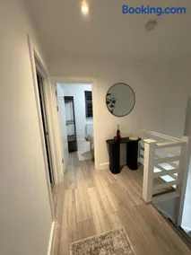 Modern 3 bedroom Apartment, Sleep 5 - Image 5