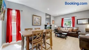 Spooky Victorian Family house with four bedrooms central to downtown - Image 2