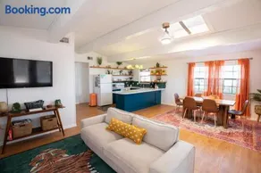 Waterfront 2BR and Den with Boat Dock - Image 2