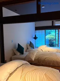 Villa Kuon Kisa 百年の家に泊まる - Image 1