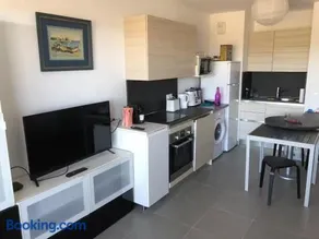T2 à Hyères, à 50m de la mer avec piscine - Image 3