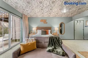 Ozark Oasis - Walk-in Studio w Patio, Pets OK! - Image 3