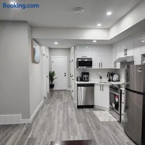 fabulous and cozy guest suite - Image 5