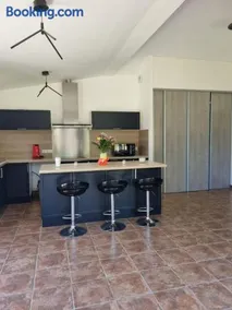 Jolie maison avec jardin et pergola - Image 2