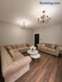 7 Bed, 7 BR Victorian Accom - Sleeps 14 - Image 4