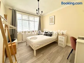 Spacious 2BR Flat in Harold Wood - Image 4