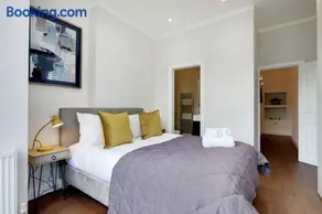 DG1 - Family-Friendly 2-Bed with Garden in Acton - by Short Stories London - Image 2