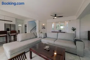 Lagonisi Luxury Escape - Image 1