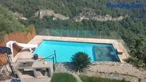 Nuit insolite avec jacuzzi privatif et piscine - Image 1