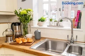 Dog friendly cottage with hot tub under 350 steps to dunes - Image 5