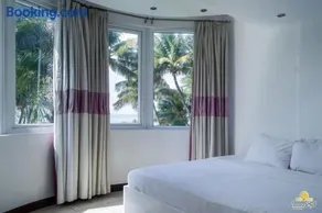 Rosy Sea Front Beach Condo - Image 5