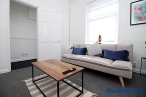 Bristol Street (2BR FREE parking)| Cohost Partners - Image 3