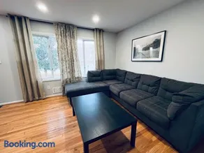 Private Upstairs Unit near Balt City John Hopkins - Image 3