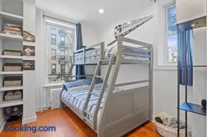 Large Home - Great Location - 15 Minutes to NYC - Sleeps 6 comfortably - Image 4