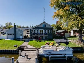 Wolf River Multi-Family Retreat - Sleeps 14 Pontoon Boat Paddle Boards Firepit - Image 4