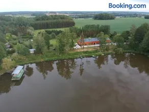 le bateau sur lac privé de 2 hectares poissonneux au milieu des bois - Image 3