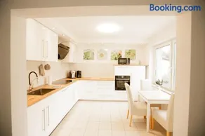 bonquartier - HOUSE 5BR - GARDEN - FOREST - TOP ROAD CONNECTION - Image 1