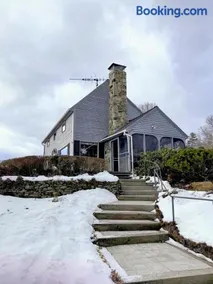 5H Charming Hilltop Farmhouse with Stunning Views & Modern Comforts Near Mountain View Grand Resort - Image 5