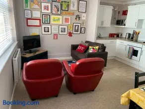 Jurassic Coast Holiday Home - Image 1