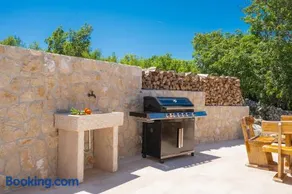 Unique Villa Pietra with heated private pool - Image 3