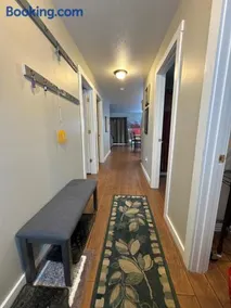 Private 2 Bedroom Lofted Garage Getaway - Image 3