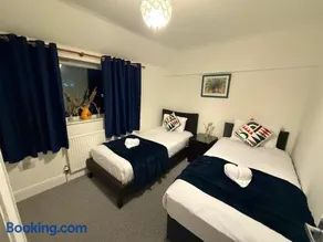 Comfy, king bed families & Contractors welcome - Image 4