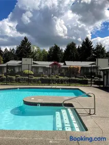 Green & Quiet 3-BR with Basketball Court and Pool - Image 3