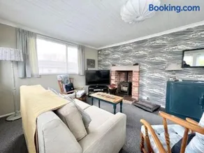 2 bedroom chalet bungalow on Humberston Fitties. - Image 4