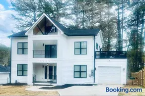 1966-Huge 4BR w/Rooftop Veranda - Image 1