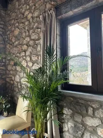 Wood & Stone Guesthouse - Image 2